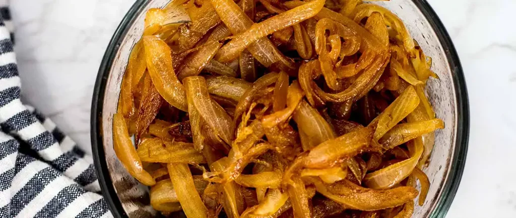 طرز تهیه پیاز کاراملی با روغن زیتون و کره