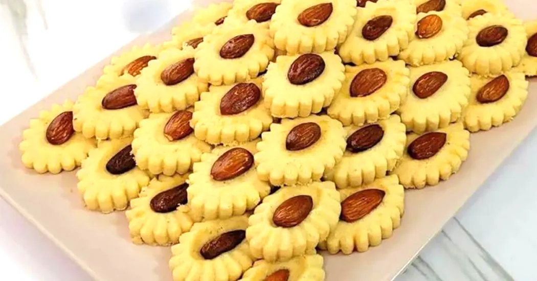 نان بادامی قزوین