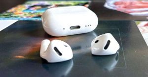 a pair of apple headphones 