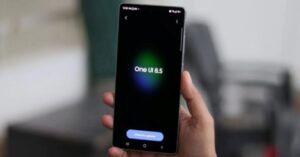 Samsung smartphone displaying One UI 8.5 update screen being held in hand