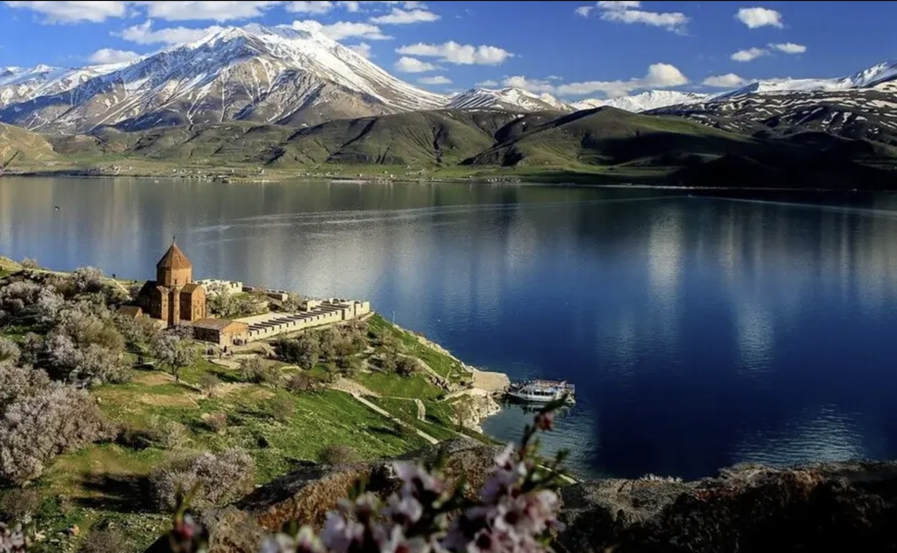 کامل‌ترین راهنمای سفر زمینی به وان – صفر تا صد مسیر، مرز، مدارک و هزینه‌ها