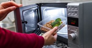 plastic container in microwave heating food potential health risks unsafe plastic use