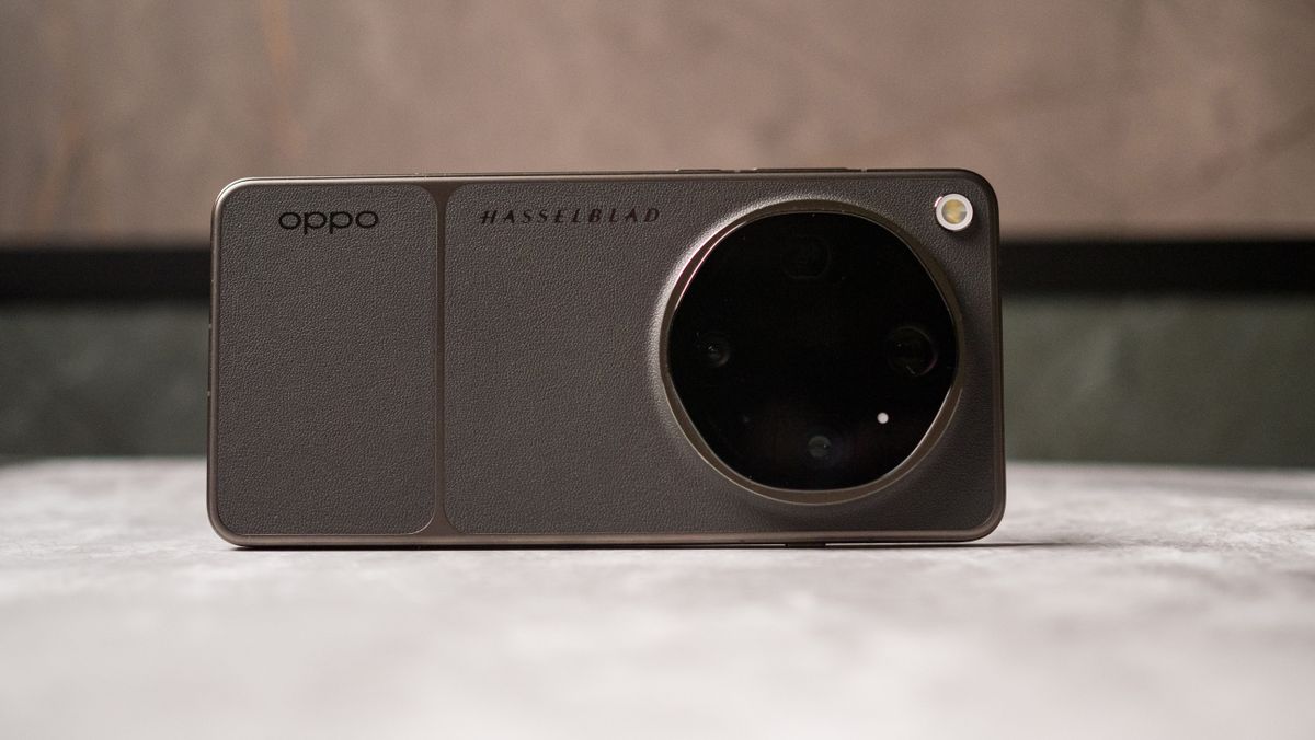 Oppo Find X9 Ultra smartphone with Hasselblad camera system designed for professional photography and flagship imaging performance.