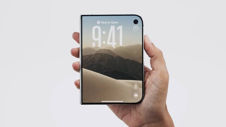 Foldable iPhone concept held in one hand showing the outer display