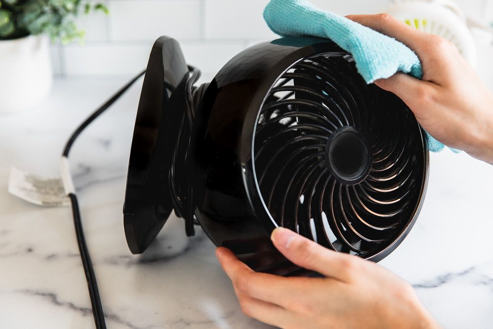 How to clean a fan